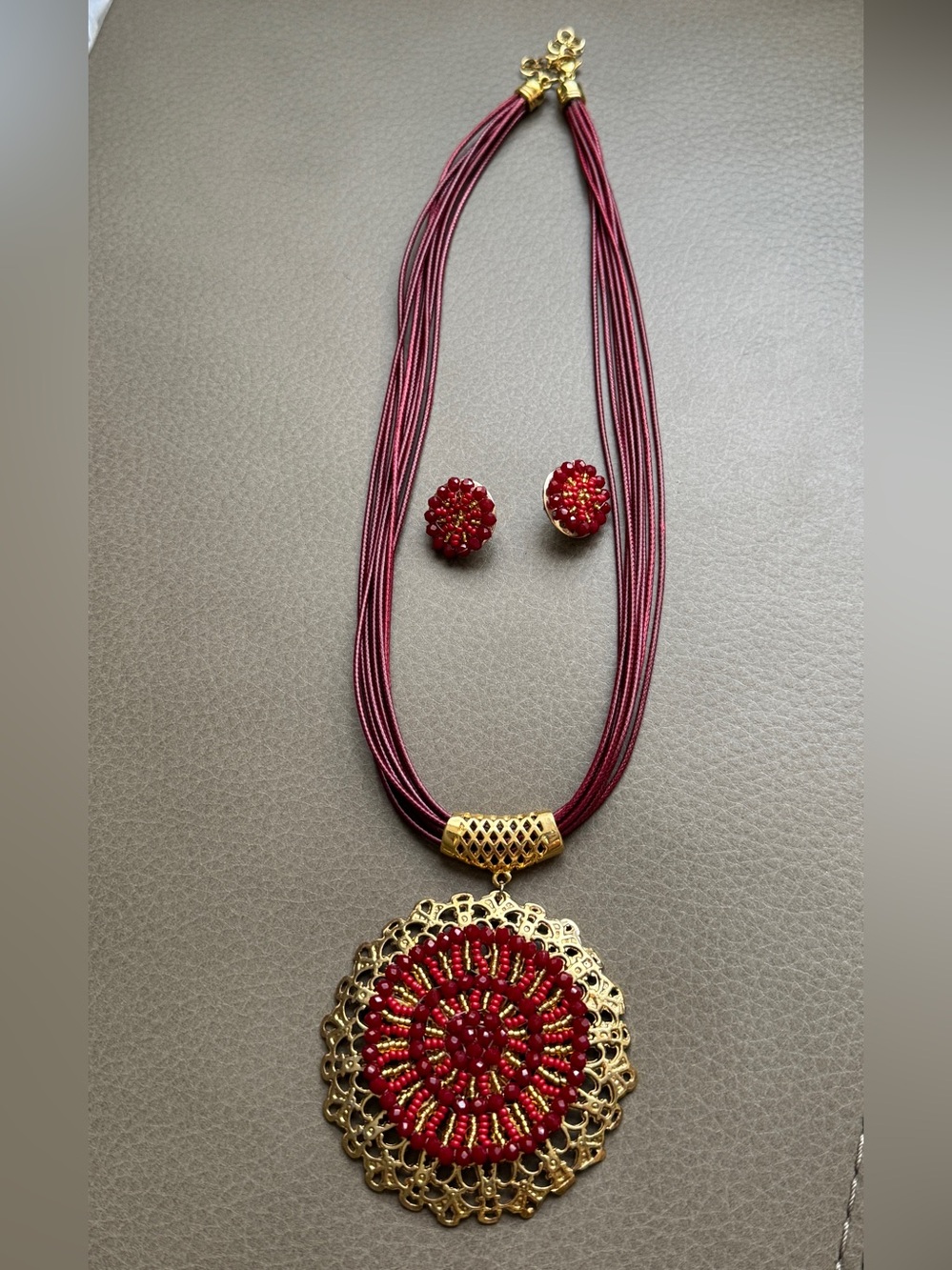Elegant Burgundy Beaded Pendant Necklace & Stud Earrings Set
